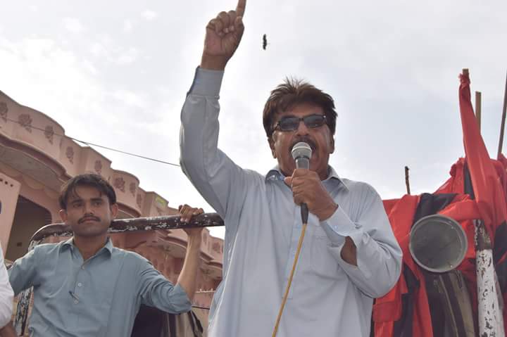 RaheelBhutto3's tweet photo. #SindhWantsWater 
عوامي تحريڪ جو مرڪزز اڳواڻ لال جروار، سنڌياڻي تحريڪ جي مرڪزي صدر ادي حسنه راهوجو، عوامي تحريڪ ضعلي اڳواڻ گھنور ز��ئور گھوڙاٻاري ۾ جلسي کي خطاب ڪندي. https://t.co/jkEFGO9xGg