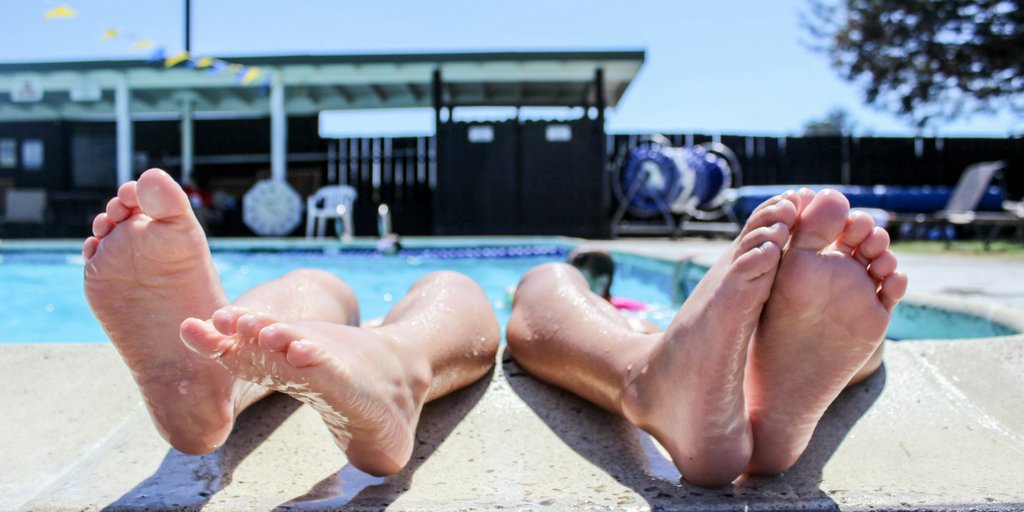 imcowatch's tweet photo. Summer is fast approaching! You need an iMCO X1S waterproof fitness tracker watch that you don't need to take off before going into the pool. https://t.co/3XVBTgordE #fitness #workout #getfit #fitbit #weightloss #fit #gym #running #swimming #water #pool #beach #outdoor #sports https://t.co/vkCtVTxhJe