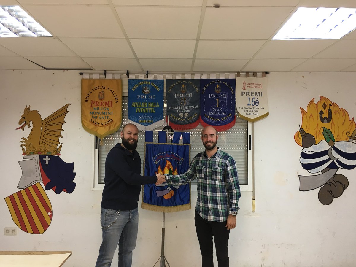 AbuFalla's tweet photo. El nostre President Rafa Ramon ja ha signat amb el nou artiste de la Falla gran Rafa Cheli Artiste Faller, estem molt contents i amb molta Il·lusió per el projecte presentat! #Falles2019 #abú19 #fallagran #benvingutcheli https://t.co/Qt9p0Mt42A