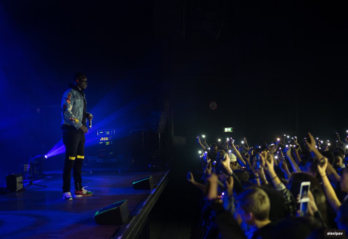 Mon Album 
                           MASQUE BLANC 

11 Mai 2018 

sprinoir.lnk.to/MasqueBlancALL
                       Precommande 🔼