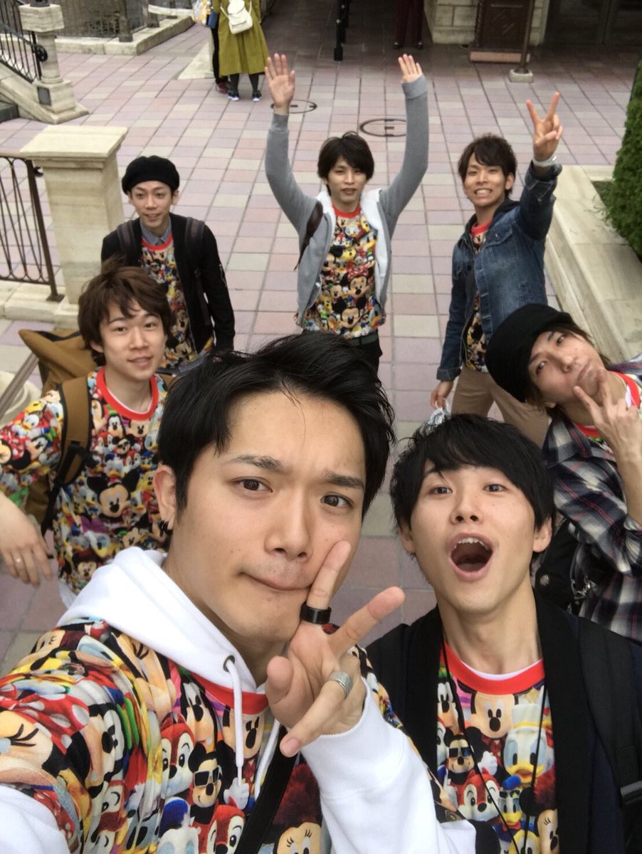 千葉健玖 בטוויטר 実はですね 先日スタジオライフのメンツでディズニーシーいってきました 野郎ディズニーです 開園から閉園までいました おそろティーしました 午前中からお酒飲みました 食べ歩きしまくりました 本気で楽しかった１日でした 強風で空い