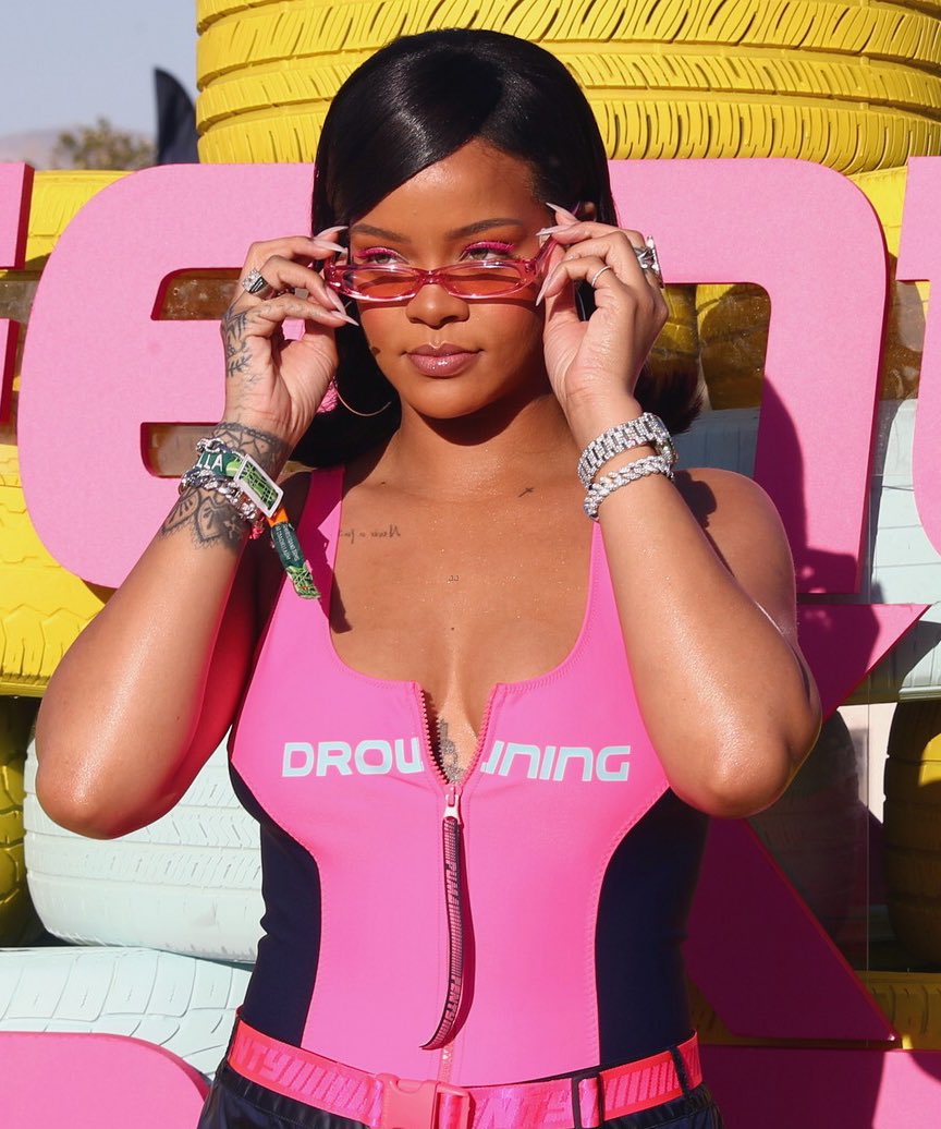 18sChella's tweet photo. Rihanna https://t.co/jdaYjWIBxU