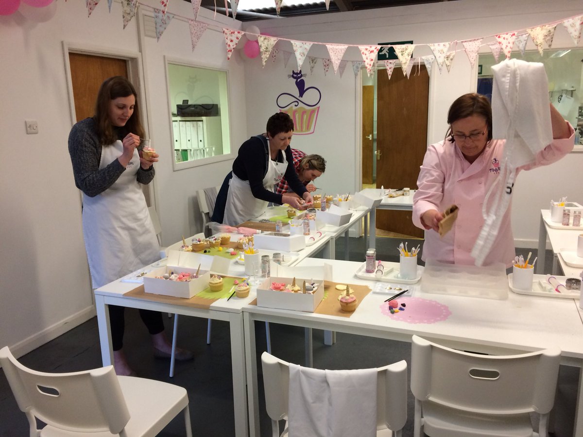 Cookpad_UK's tweet photo. The winners of our #EasterBake competition attending a unicorn cupcake decorating class this morning with @MinkyKittenCake 🦄🦄 Filming by the talented @vixhutton https://t.co/ftZmbwsMWa