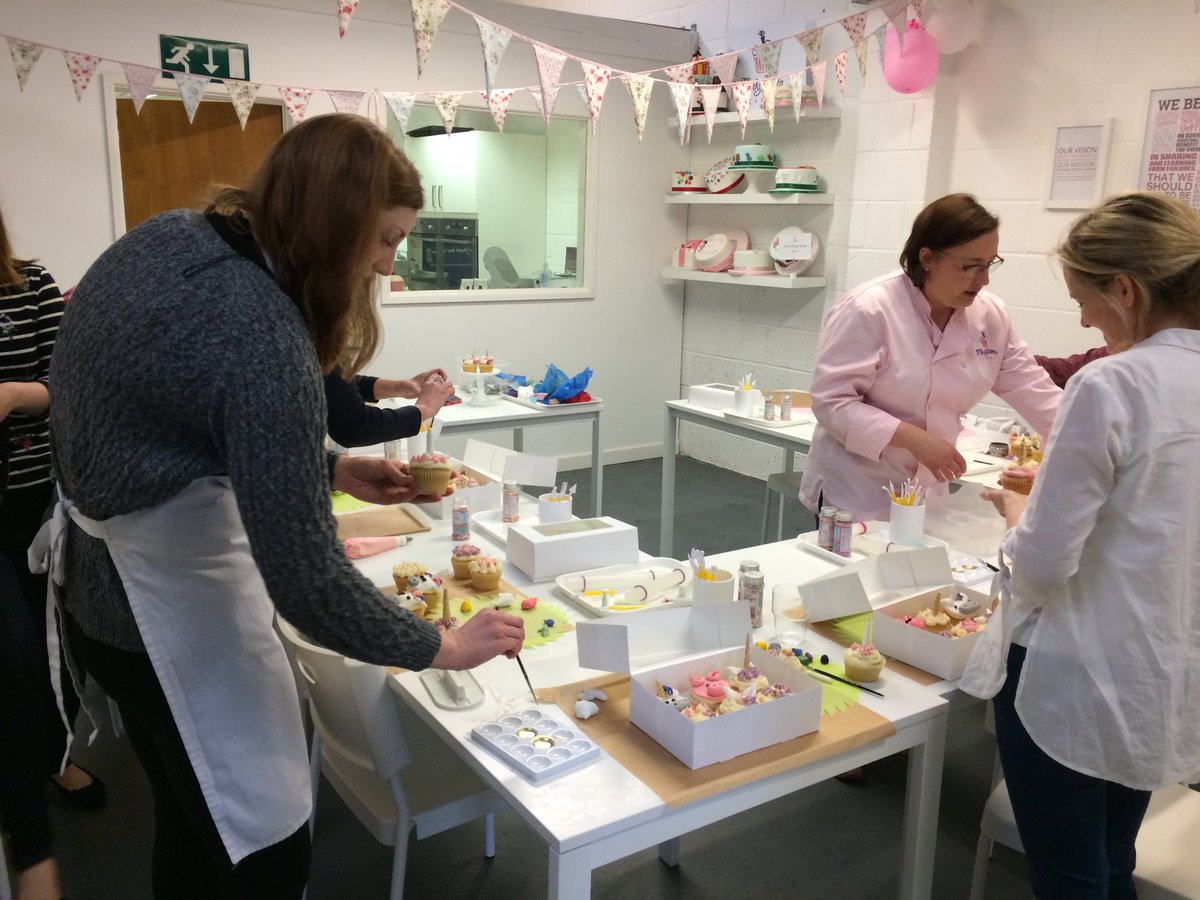 Cookpad_UK's tweet photo. The winners of our #EasterBake competition attending a unicorn cupcake decorating class this morning with @MinkyKittenCake 🦄🦄 Filming by the talented @vixhutton https://t.co/ftZmbwsMWa