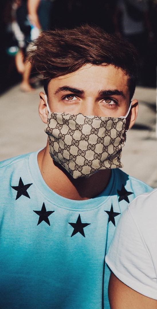 ifshestansgray's tweet photo. if she stans grayson she could stare at his eyes forever https://t.co/7qqVkn6uk4
