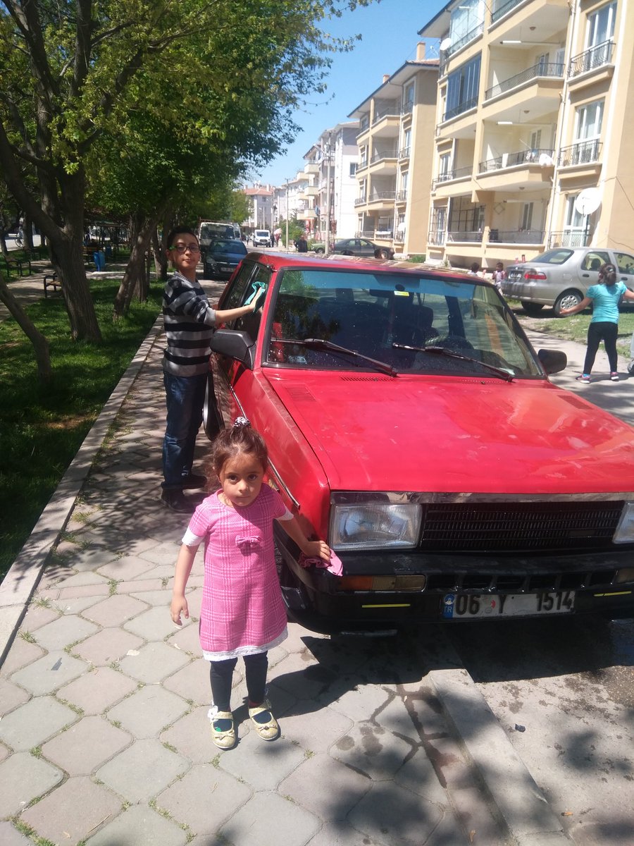 pinarbasiserkan's tweet photo. Cocuklarimla arabamizi yikadik nasallah https://t.co/2Gqdk1EimW