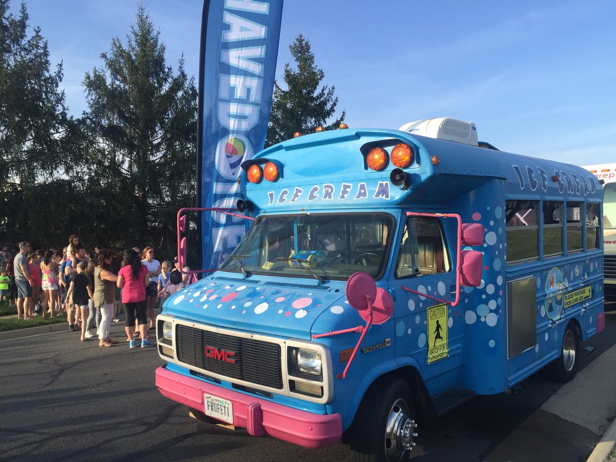frufetti's tweet photo. Had an awesome time serving shaved ice yesterday at the Wine&amp;Beer Festival at the Dominion Valley Country Club. The weather was amazing and the customers were so fun to serve. #frufetti #shavedice #foodtruck #foodtruckfestival #icecreamtruck https://t.co/UE4hh6WdbL