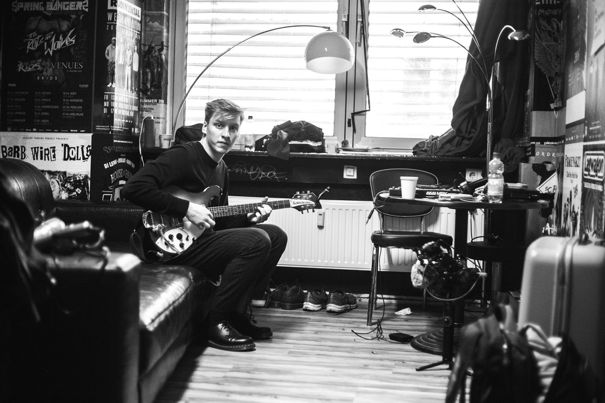 george E Z R A tweet media