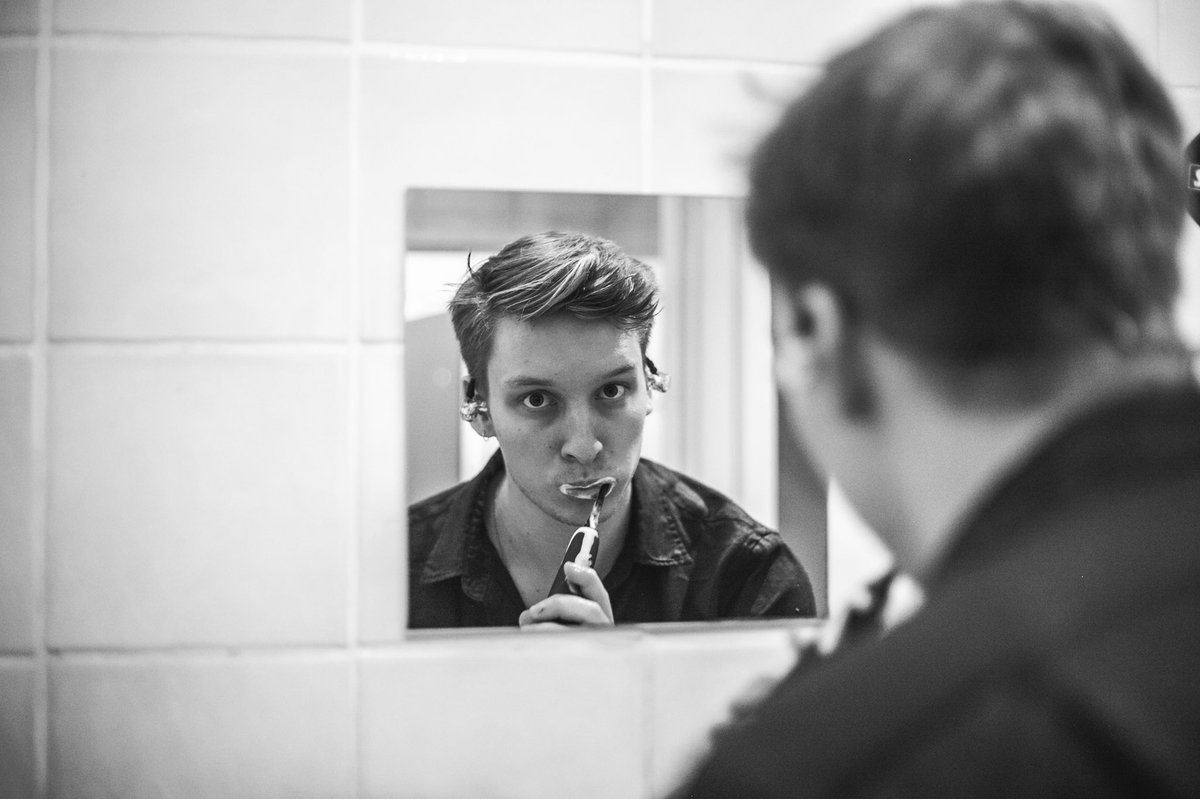 george E Z R A tweet media