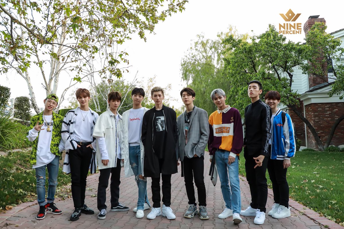 Tiiina0408's tweet image. Can someone save Zangjing from standing beside Ziyi?😅 He looks so small. uwu but I think it can&apos;t be help thou since they&apos;re standing by rank.😅

#NINEPERCENT #Zhangjing  #LinKai #ZiYi #Zhengting #Yanjun #Justin #Chengcheng #Linong #Xukun
