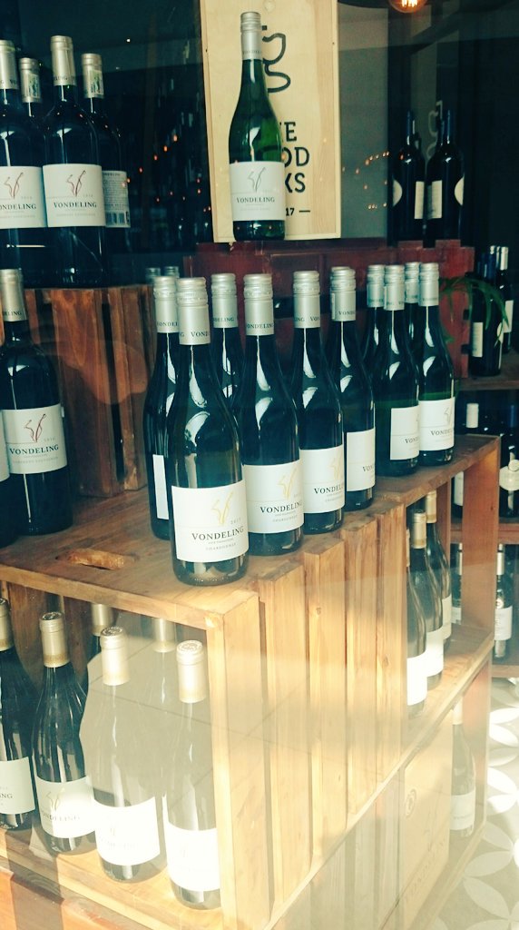 Boozy_Foodie's tweet photo. Lovely @VondelingWines display at @TheGoodOaks Lynnwood Bridge! Looks great ya' all! ๐ท #BFShares #BoozyFoodielikes #winelovers https://t.co/XLp8AnAaKS