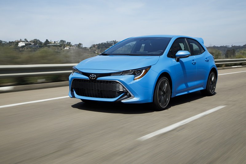 autoboomer's tweet photo. 2019 Corolla 'Hot' Hatch arrives next month with New TNGA Dynamic Force 2.0L CVT w/paddle shifters or NEW 6-speed intelligent manual transmission Can't tell you more about them until next week.   #corolla #Toyota #inwheeltime https://t.co/MxRogQlMBH