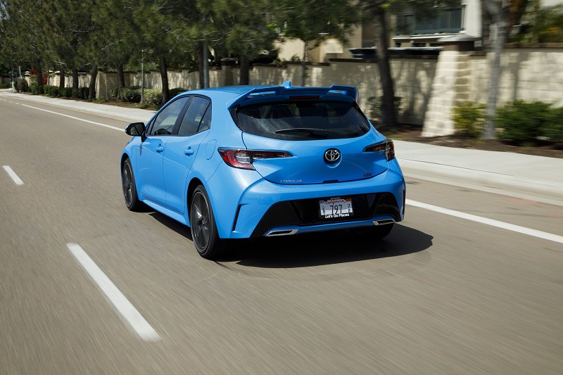 autoboomer's tweet photo. 2019 Corolla 'Hot' Hatch arrives next month with New TNGA Dynamic Force 2.0L CVT w/paddle shifters or NEW 6-speed intelligent manual transmission Can't tell you more about them until next week.   #corolla #Toyota #inwheeltime https://t.co/MxRogQlMBH