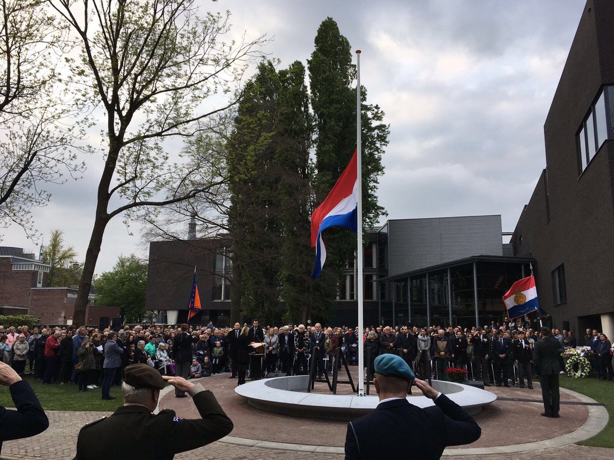 Ben je veteraan en sta jij komende 4 mei tijdens Dodenherdenking ook in de erewacht tijdens de plechtigheid in het Vrijheidspark @gemeentetilburg? Aanmelden kan via: eepurl.com/dmFMWL
#dodenherdenking #veteranen #4mei #2minutenstil