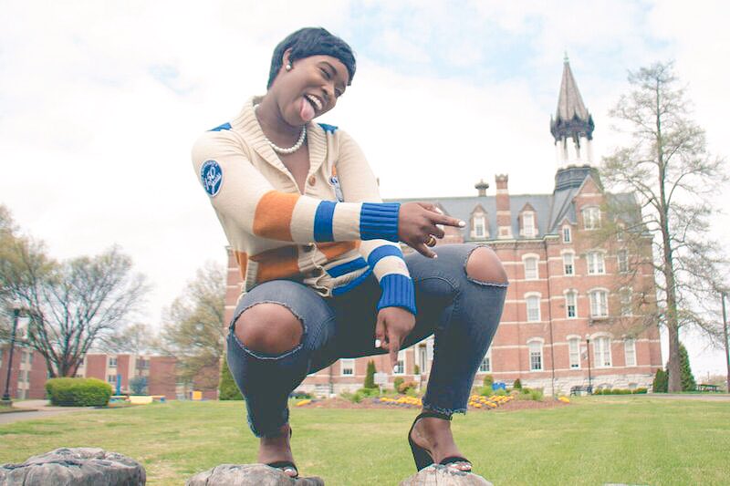 paigeluke_'s tweet photo. I work full time. I go to school full time. I’m graduating Summa Cum Laude. And I’m 20yrs old about to graduate with my second degree. I give all credit to God 🙌🏾 https://t.co/1GKi6ug4Pn