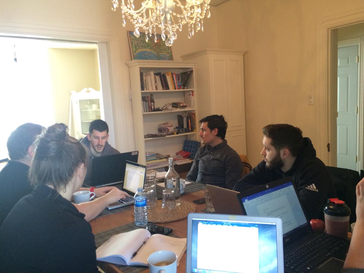 [CONSEIL D'ADMINISTRATION]

Calendrier, déplacements, budget, matériel... Votre nouveau CA au travail en ce dimanche matin pour vous offrir une belle saison 2018 ! 🏉