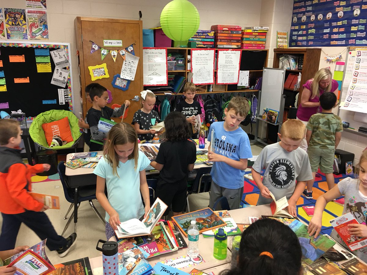 WutzOnFirst's tweet photo. #sharonstrong @JSerravallo @cultofpedagogy Self-selection by second graders for independent reading and/or “read-to-self” time...finding a BOOKMATCH...taking a book walk...browsing and thinking about books. https://t.co/QHK4ZzDO1X