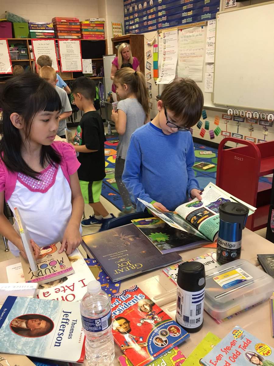WutzOnFirst's tweet photo. #sharonstrong @JSerravallo @cultofpedagogy Self-selection by second graders for independent reading and/or “read-to-self” time...finding a BOOKMATCH...taking a book walk...browsing and thinking about books. https://t.co/QHK4ZzDO1X