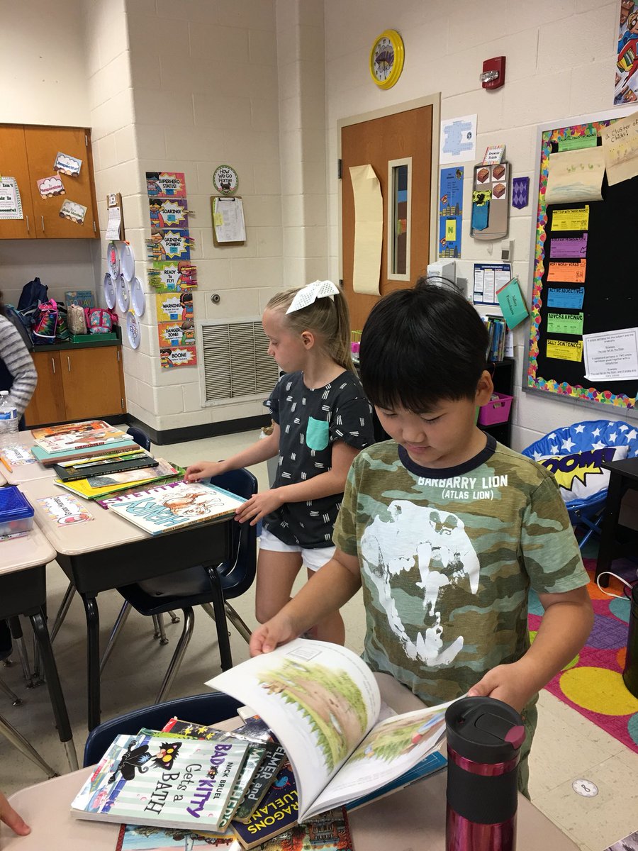 WutzOnFirst's tweet photo. #sharonstrong @JSerravallo @cultofpedagogy Self-selection by second graders for independent reading and/or “read-to-self” time...finding a BOOKMATCH...taking a book walk...browsing and thinking about books. https://t.co/QHK4ZzDO1X