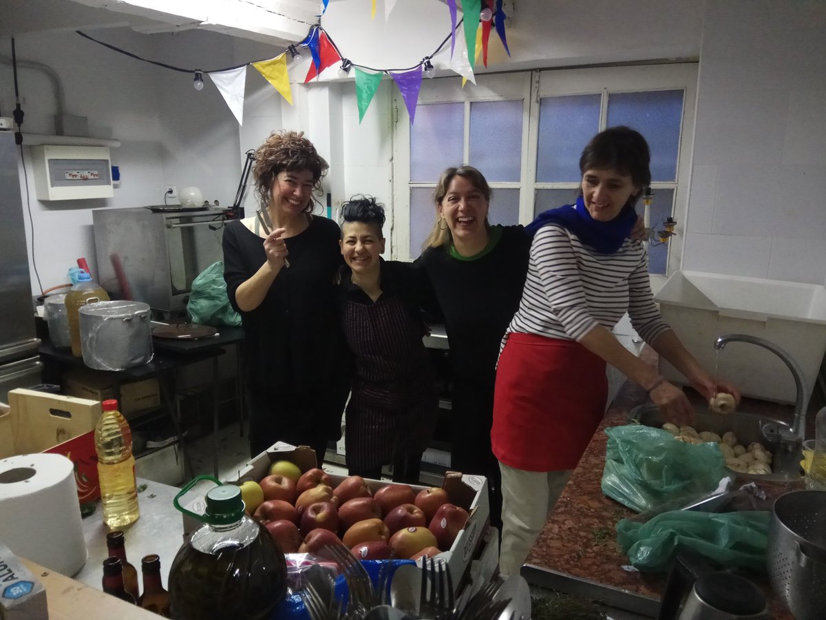 corcollibertari's tweet photo. Molt a gust després de dinar a l'Àgora Juan Andrés Benítez amb les companyes de la Trobada Internacional de Cors Socials #VaDeCor https://t.co/IpV7GaHYuX