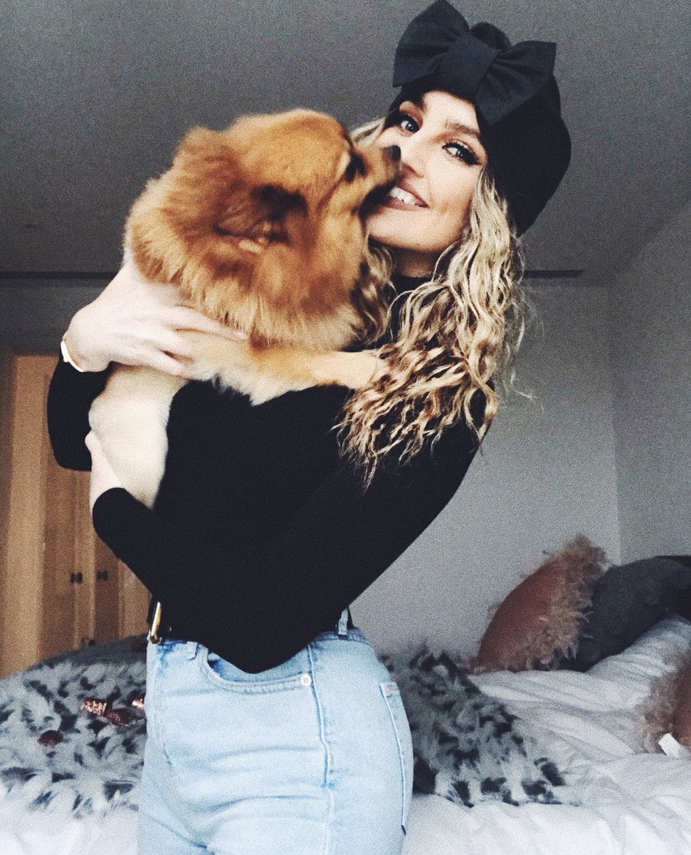 LittleMix's tweet photo. 🖤🌚 
P<3 https://t.co/UbRdqG2UmS