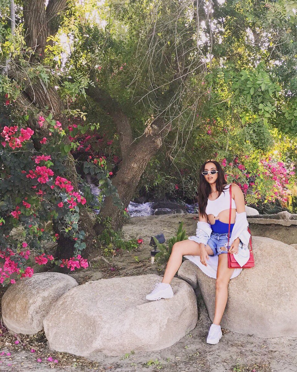 thebestofjade's tweet photo. jade x nature is a beautiful concept https://t.co/TVbOKgLDIL