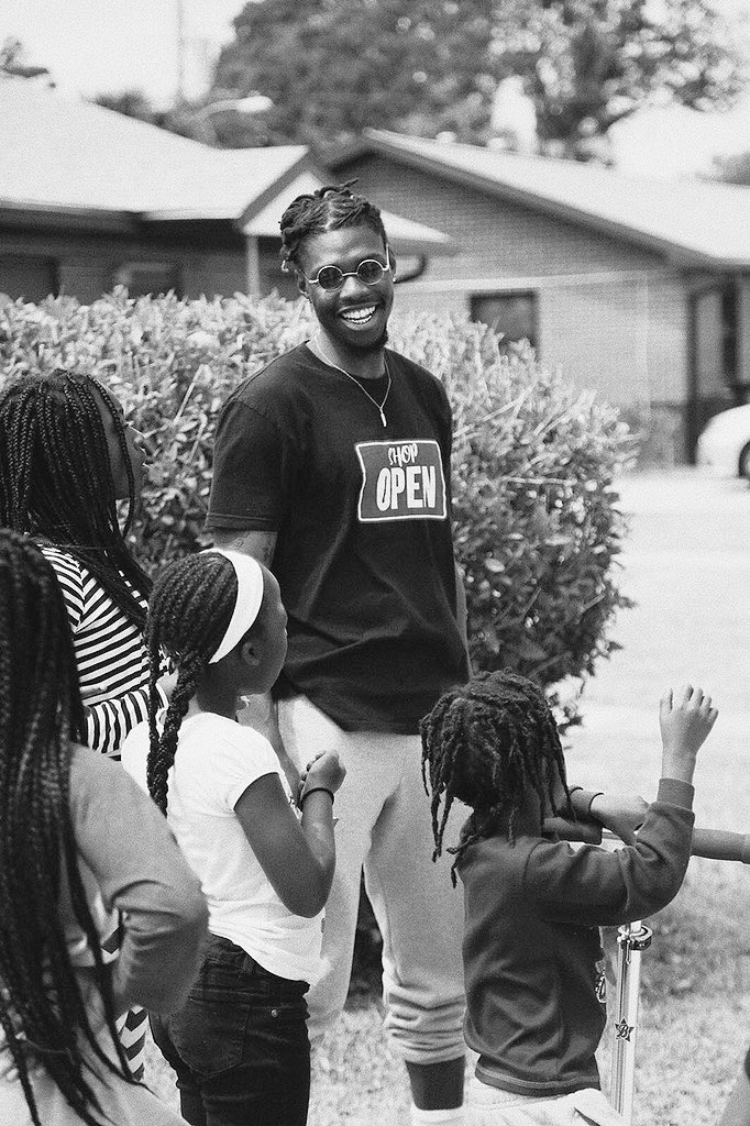 __K__I__N__G_'s tweet photo. “Teach the babies to, take the nation that’s, really rightfully theirs and...” - @WhoIsCrown #Down20 #4daLuv https://t.co/tKEsjahsrx