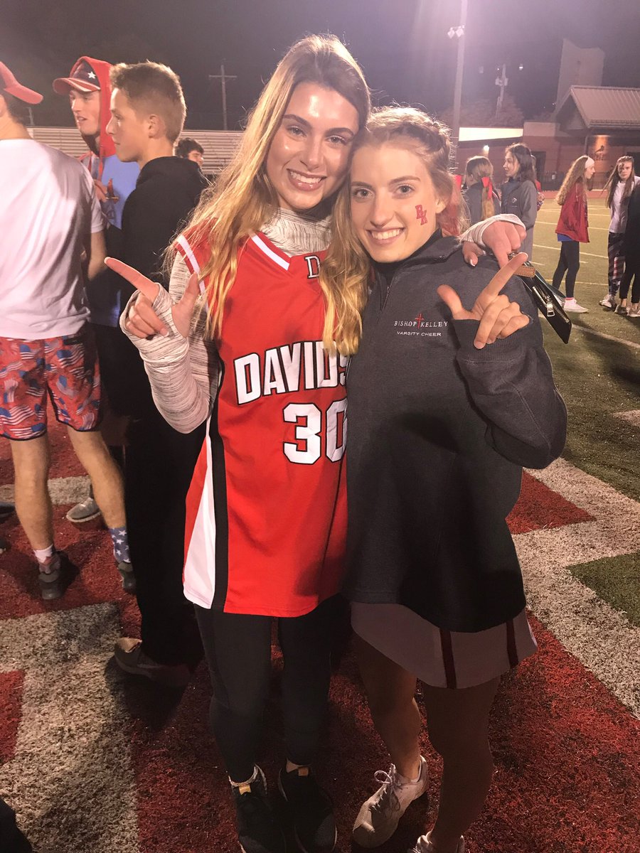 RitchieMeredith's tweet photo. happy birthday to my roomieeee🖤 the sweetest girl with the biggest heart!! Can’t wait for next year in stilly with you!! I love you so much Han have the best day!! 🤩🖤 https://t.co/Sd5d3lBdoP