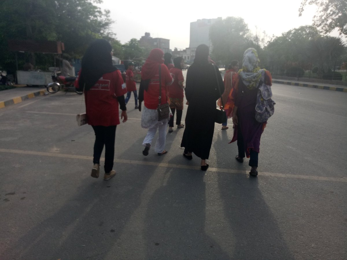 HamnaAslam_Says's tweet photo. #AboutToDay 
#Awarenesscampaign held in #Faisalabad
#Teamfsd
#GreatResponseFroMPeoples
جانبازان فیصل آباد ❤
@iqrarulhassan https://t.co/prVzaRIjUj