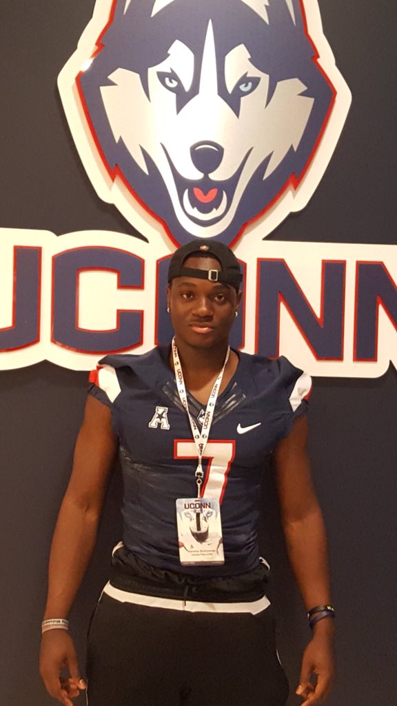 Itsdk__'s tweet photo. Great visit at The University of Connecticut big thanks to @COACHDOTT #GoHuskies🐺 https://t.co/OgnkDb9Nqm