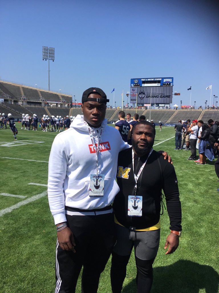 Itsdk__'s tweet photo. Great visit at The University of Connecticut big thanks to @COACHDOTT #GoHuskies🐺 https://t.co/OgnkDb9Nqm