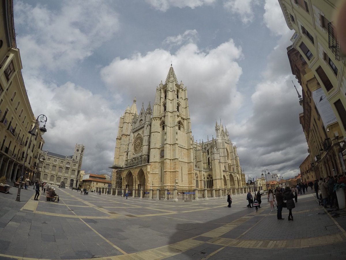 encantosdeleon's tweet photo. No coment #catedral #de #leonesp  #LeonEstaDeModa #capitalgastronomica https://t.co/3Ms3FqZJwV