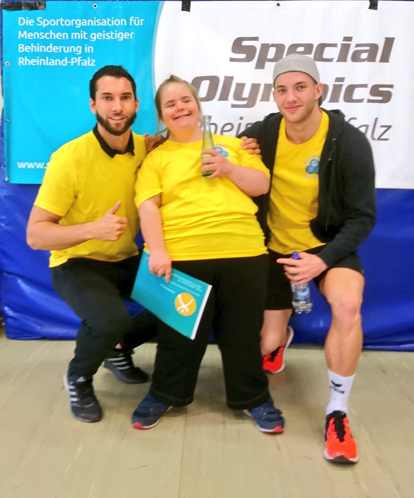 MarcelKirstges's tweet photo. Viel Spaß bei #SportVerbindet in #Urmitz @P_Kirstges #Inklusion #WirFuerD @SpecialOlympics @RZSport @tv_mittelrhein Das wäre auch ein schönes Event für @TrimmyDOSB @DOSB Danke an Steffi 😁 https://t.co/C2ZVYOTw4O