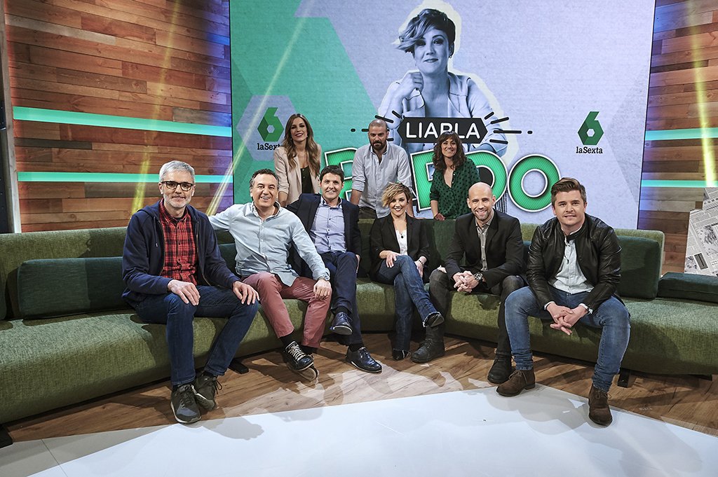 DentroDe's tweet photo. .@cristina_pardo llega dispuesta a revolucionar la tarde del domingo con @LiarlaPardo . A las 18h, estreno en @laSextaTV  #LiarlaPardo https://t.co/fS1bcQD6iR https://t.co/bGlZv9qX0A