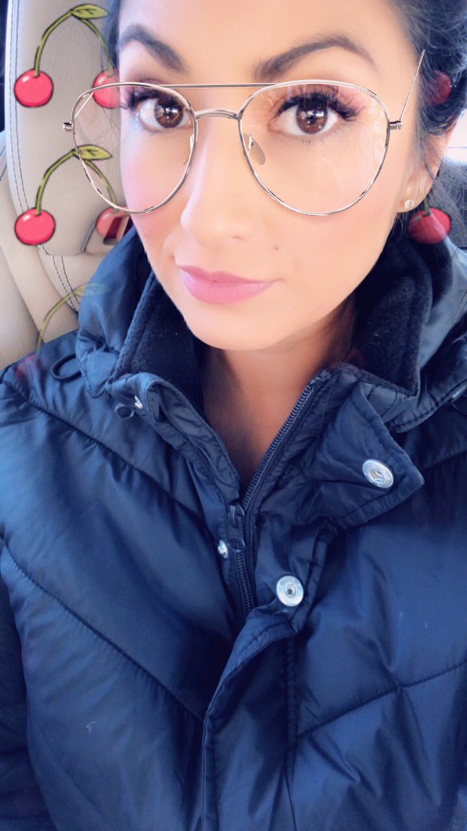 MayraABC13's tweet photo. This is definitely #BubbleJacket weather @CollinMyers_ !!!! I walked outside and it’s cold! C’mon y’all back me up! 😂😂🧥!!! #texasweather https://t.co/AOrFhI7ztQ