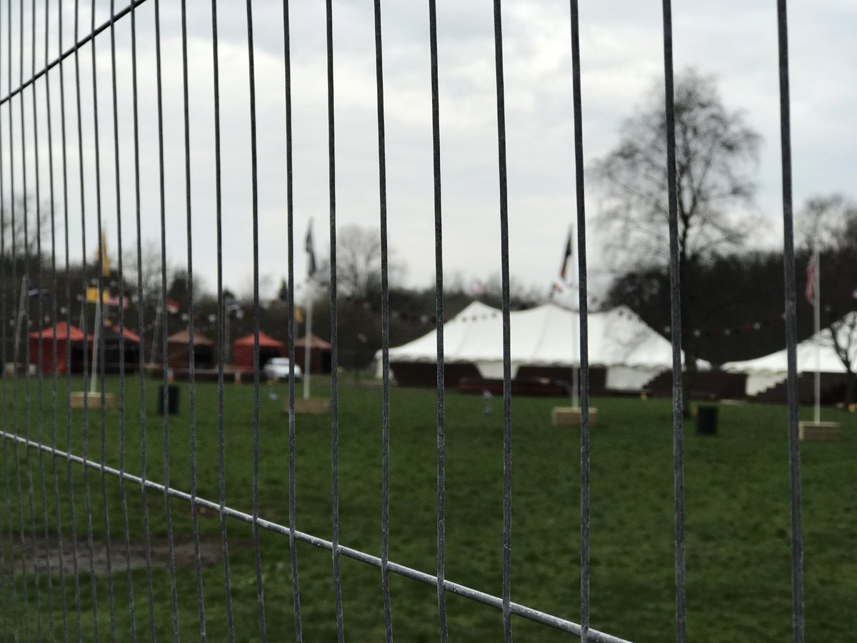 ComeSeeScotland's tweet photo. Photos taken this afternoon at Pollok Park #Glasgow. Nobody to be seen but reliably informed that this is for #Outlander filming. #1960s. #scotlander https://t.co/d86omy4dXN
