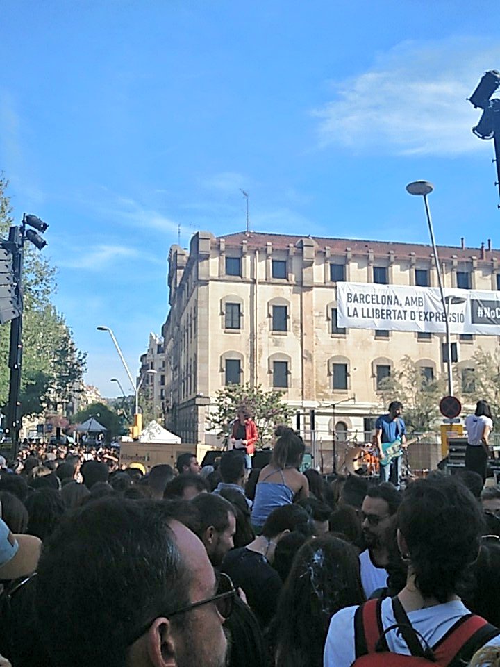 cupnacional's tweet photo. Estem a @no_callarem #EnvoltemLaModel l'activisme cultural al carrer! Per la llibertat d'expressió! #NoCallarem #FreeThemAll https://t.co/D7rwkVFy87