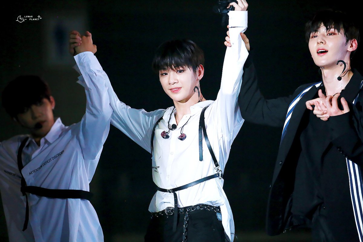 LunarPlanet1210's tweet photo. HQ=❤ 180413 Kcon in Japan 
눈빛..쇄골..힐링..
#워너원 #wannaone #강다니엘 #KangDanie https://t.co/OCPZEm8Bhs