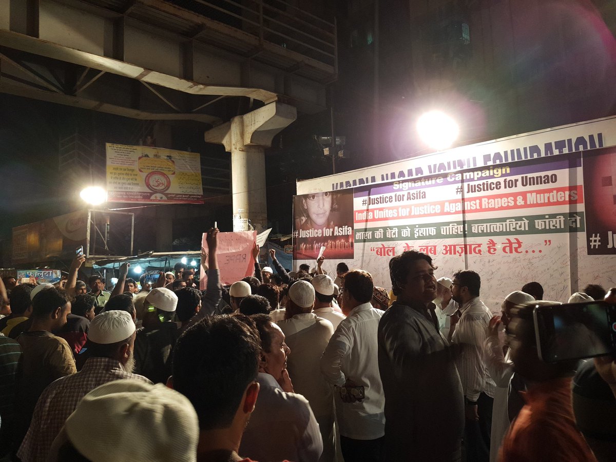 Signature campaign at #kapadianagar #kurla for #Asifa and #unnao rape victim..May the government of the day open its eyes to the atrocities being commited on women and children..May better sense prevail and swift justice delivered.
#JusticeforAsifa