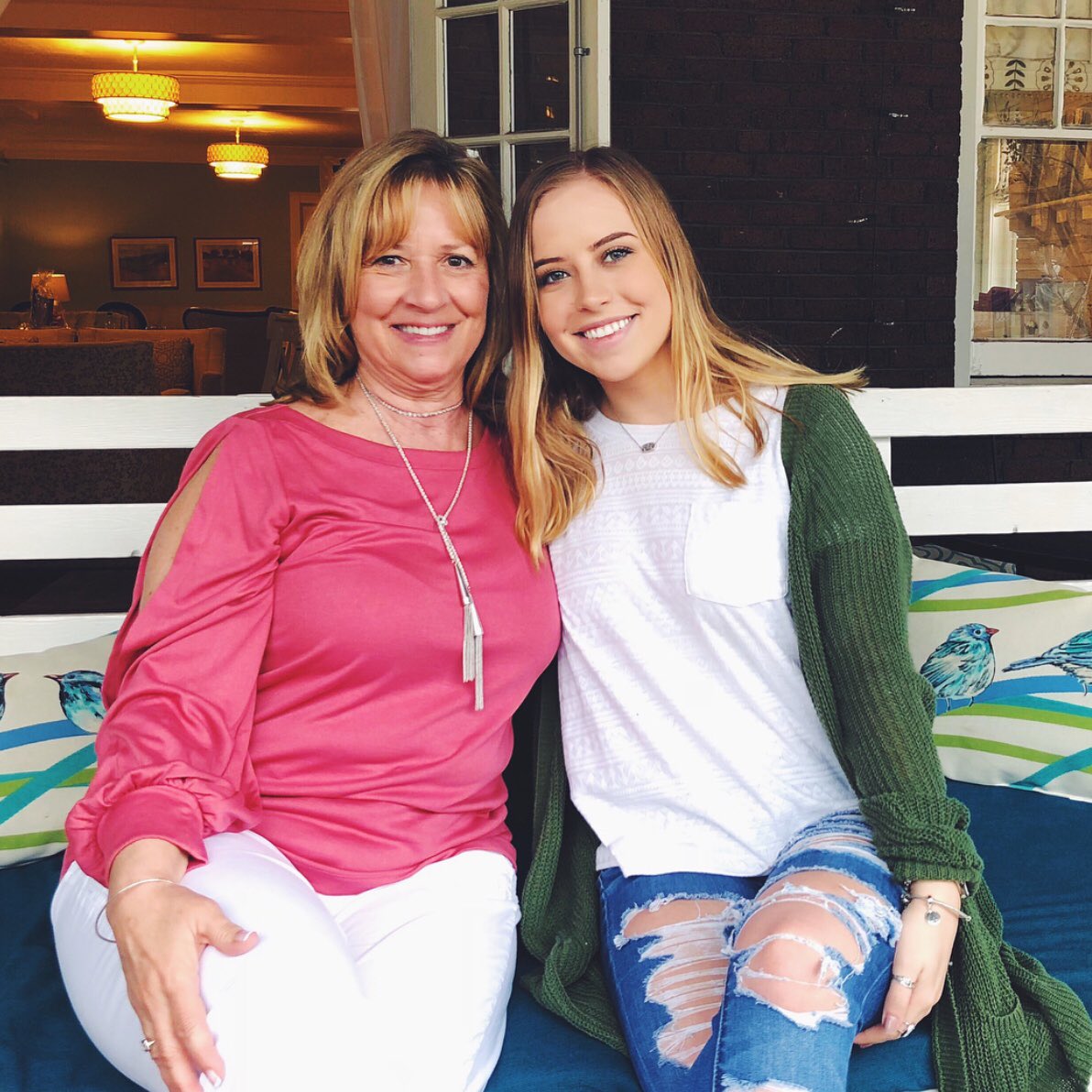 Alpha Xi Delta-UIUC tweet media