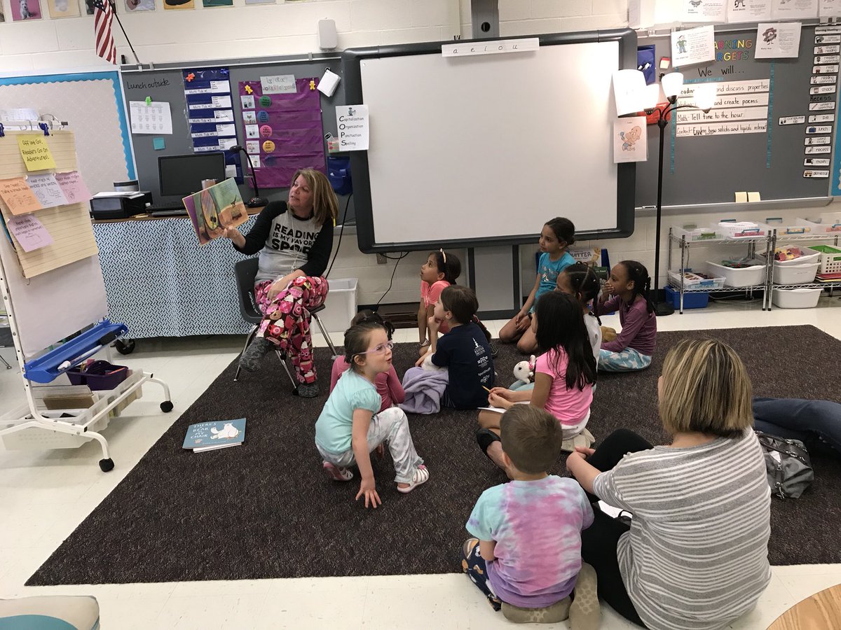 tolbertreading's tweet photo. Another wonderful evening at Tolbert’s Sories Under the Stars!!!  #jamminginourjammies
#lcps18 @tolbert_ES https://t.co/YbepSovKwL