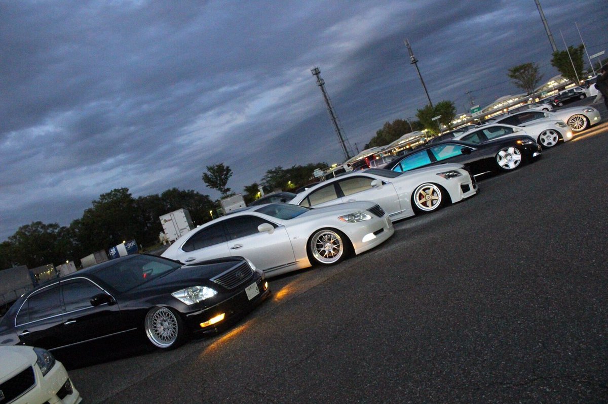 kluxurystyle's tweet photo. 今日は海外から来た2人による車の撮影でした🚗📸
. 🚗LS460L
#Lexus #LS460L #USF41 #leftdrive #US #USVIP #simple #low #longbody #lorinser #rsk6 #21in #AIR #ACC #airranner #tdemand #proarm #camber #ultravison #ultravisonclimacomfort #tokyo #japan #LS600 #UVF45 #canon #eos #6dmark2 https://t.co/Ge8JKmfnB6