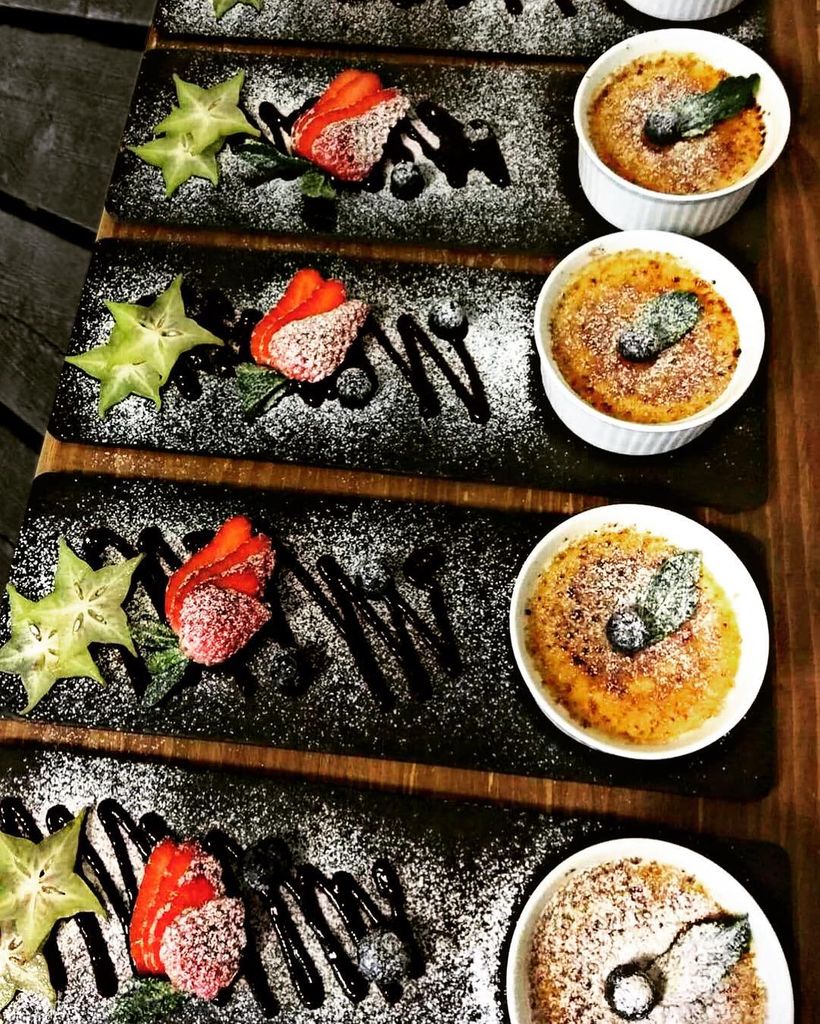 FIMICC1's tweet photo. This is for creme brulee lovers, enjoy it :D
.
.
.
. repost via @hot_cafe_
.
.
#cremebruleelover #cremebrulee #sweet #yummy #delicious #bake #feedfeed #foodstyling #sugar #instalike #photooftheday #happy https://t.co/dxCvgAD2z2