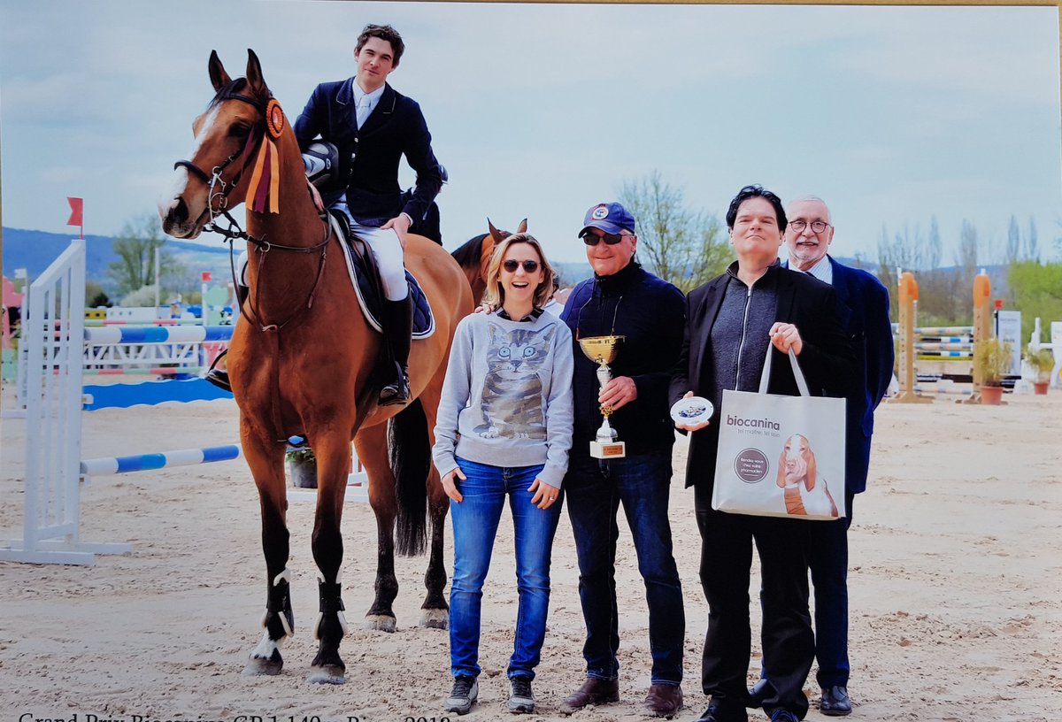 AnneMoulin2025's tweet photo. Félicitations au couple vainqueur du GP140 @biocanina - Pierre Ginisty sur Tonnere de Carolles. #equitation  centre équestre #riom #LaVendee https://t.co/Dkw1fbZ38a