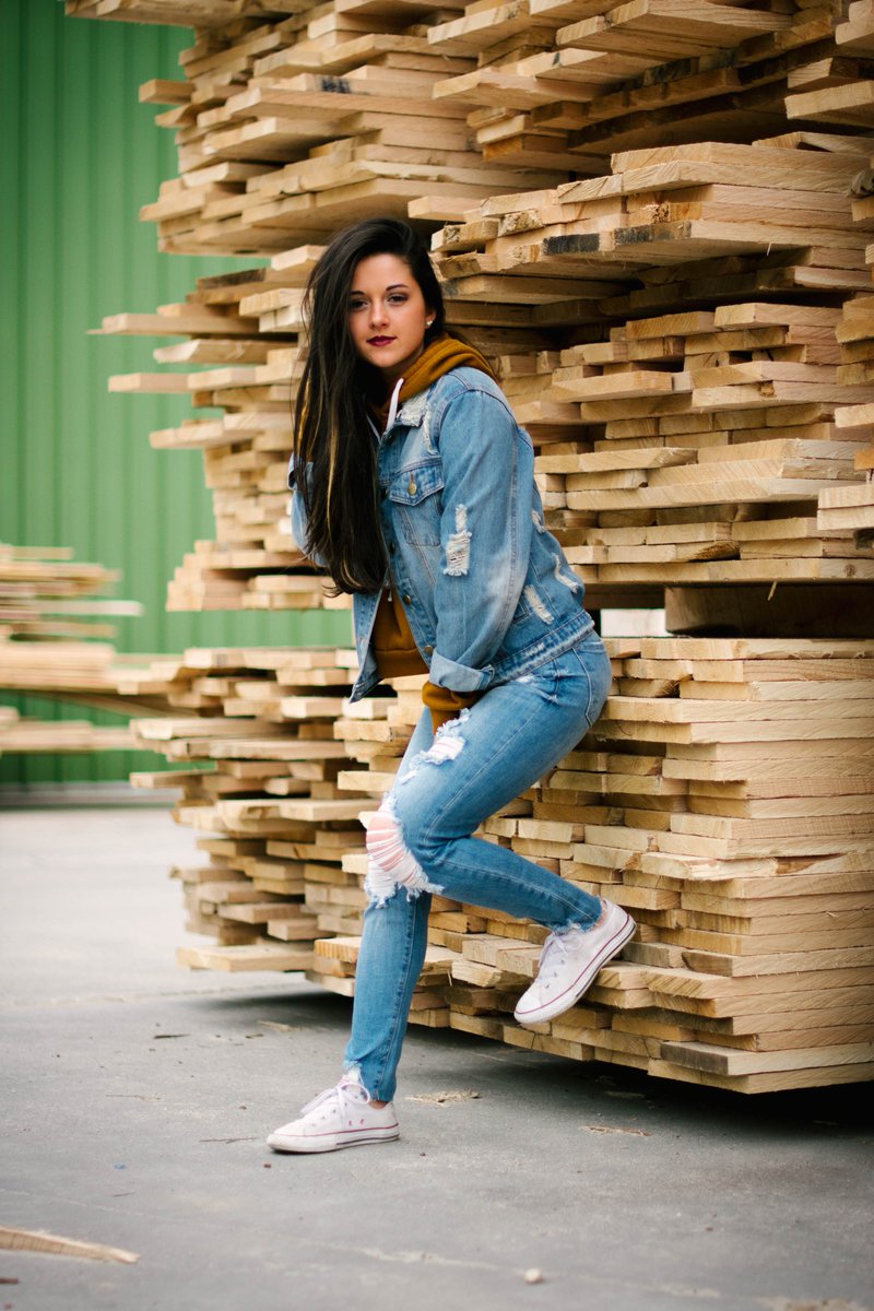 GraceMinich's tweet photo. Lumber Yard Shoot.
April 13th
Retweet if you want me to start a thread from this shoot 💥 https://t.co/J9gNLGadCS
