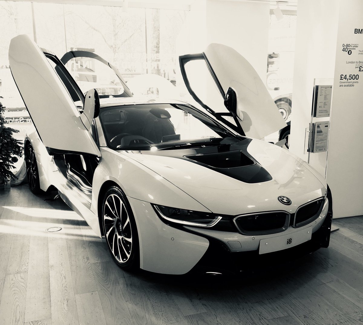 SweetRidesOnly's tweet image. Bmw i8👏🏼