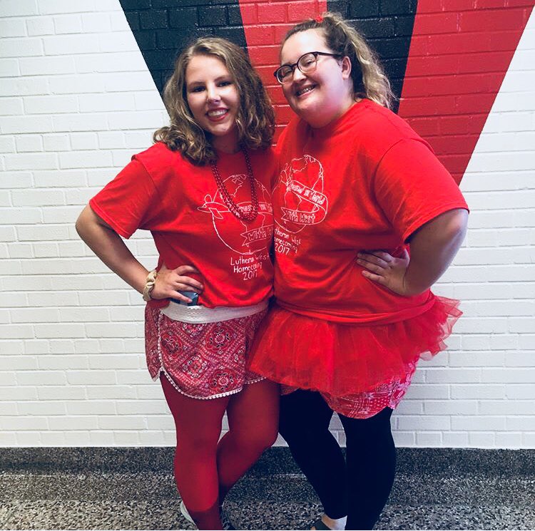 abbyhaggard11's tweet photo. happy 18th to one of my favorite and most beautiful people ever ❤️❤️ love u so much thank u for being like the best ever and a great workout buddy!! #heywhatsupyouguysyes #freakyfriday #garbage #halfapps:( https://t.co/ZcnRYa7B0Q