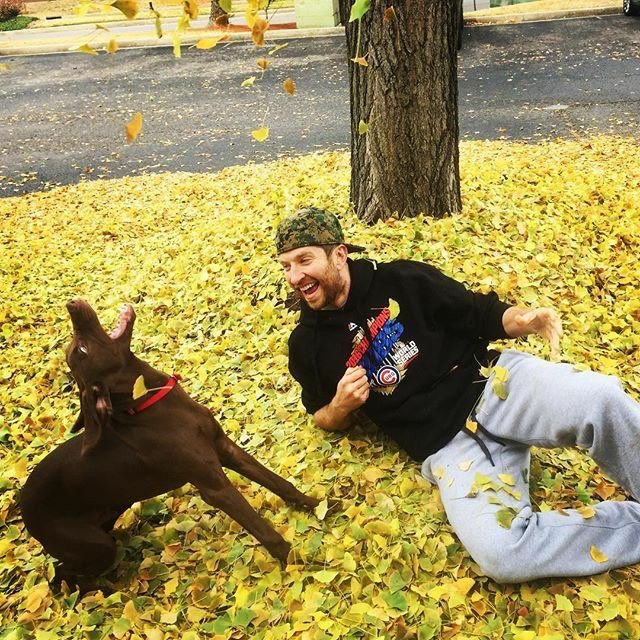 mandamay91's tweet photo. Just your little daily dose of @bretteldredge and Edgar. 😍😍 #BrettEldredge #Brettfans #EdgarBoogie #DrunkOnYourLove #SmilingThatSmile https://t.co/Yif0XreO7i