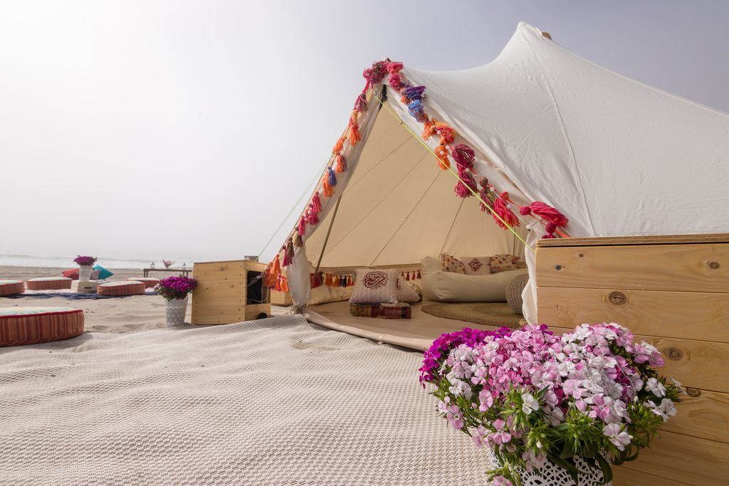 WonderTentTweet's tweet photo. We loved pulling off this GlampOut surprise 50th Birthday party last weekend on the beach in Malibu. 🏖
Our WonderHubby host called it a "once in a lifetime, totally unique experience." 
#wondertentparties #malibu #thisis50 #surpriseparty 
#GlampOut #glamping #createalittlewonder https://t.co/Y7OwYC5ADp