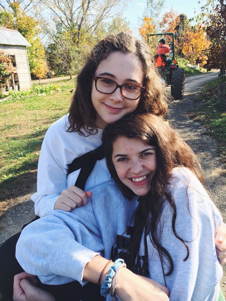 BellaSyslo's tweet photo. Happy birthday Emma!!! Have the best day I hope itβs full of oil painting grapefruits and APPARTSππ Drive safe love you!!!!!!! #RIPpug https://t.co/eXfvL4an6f